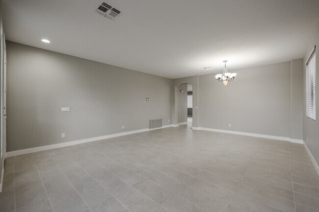 Building Photo - Location! Fully remodelled 4Bed/3Bath Home in Chandler, with pool