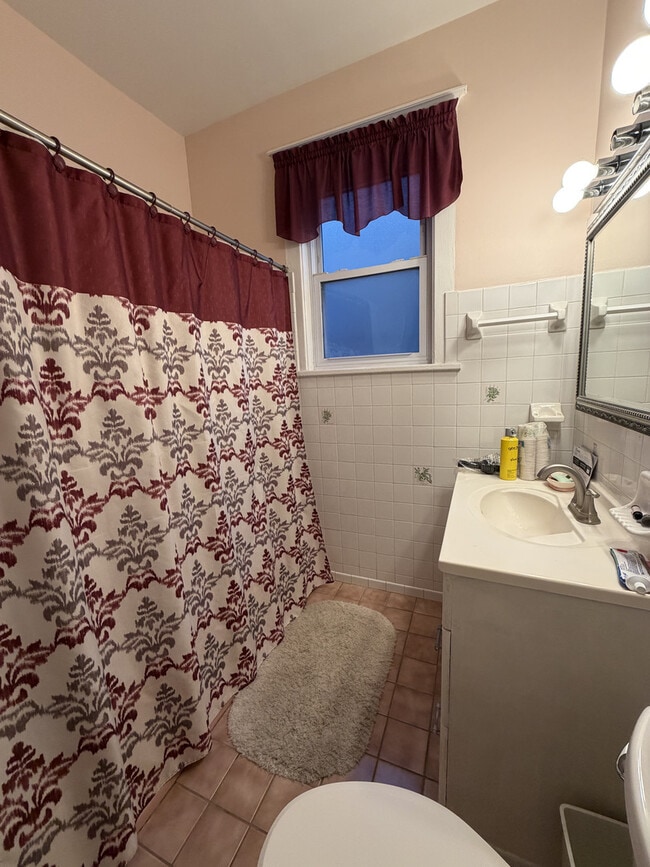 Building Photo - 2526 W Gunnison St