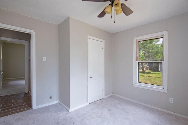 Building Photo - 6725 Bunche Dr