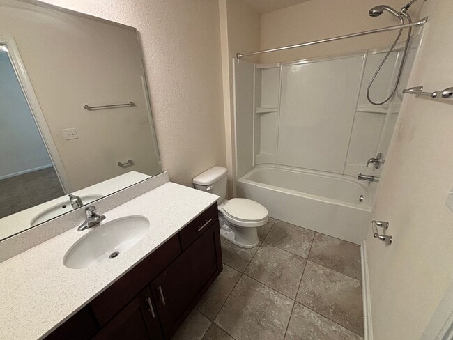Building Photo - 2/2.5 Townhome in Prestwick – Garage & Screened Patio