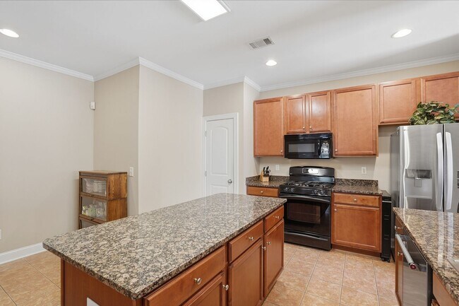 Building Photo - 211 Louisville Dr