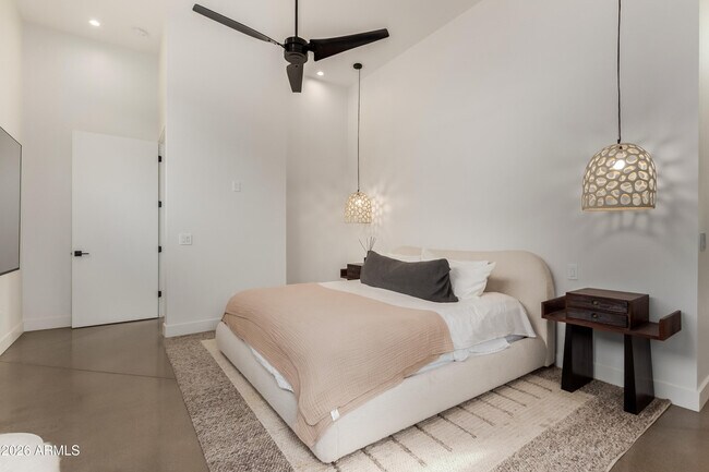 Building Photo - 4905 E White Gates Dr