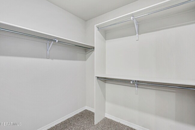 Building Photo - 13130 Oakhampton Ave