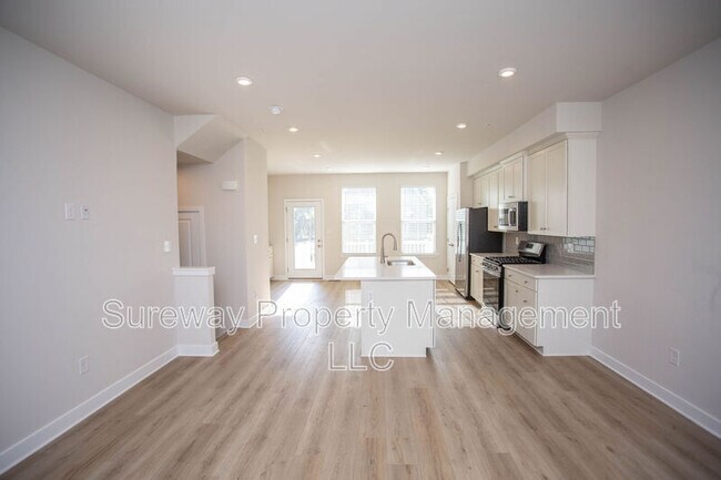 Building Photo - 8 Foxwood Dr