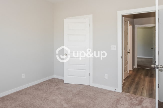 Building Photo - Fantastic 3bd/2ba home! Let yourself in!