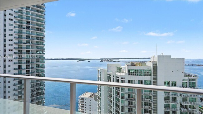 Building Photo - 1300 Brickell Bay Dr