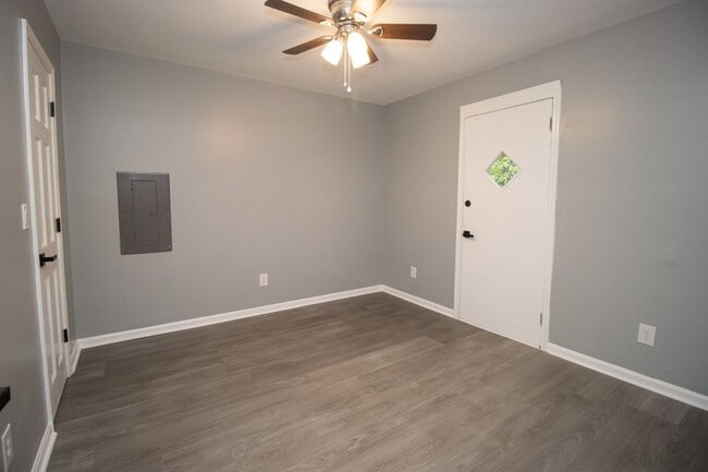 Building Photo - Downtown Columbia Renovated 2BR/1BA | Modern Finishes, Prime Location Near Five Points