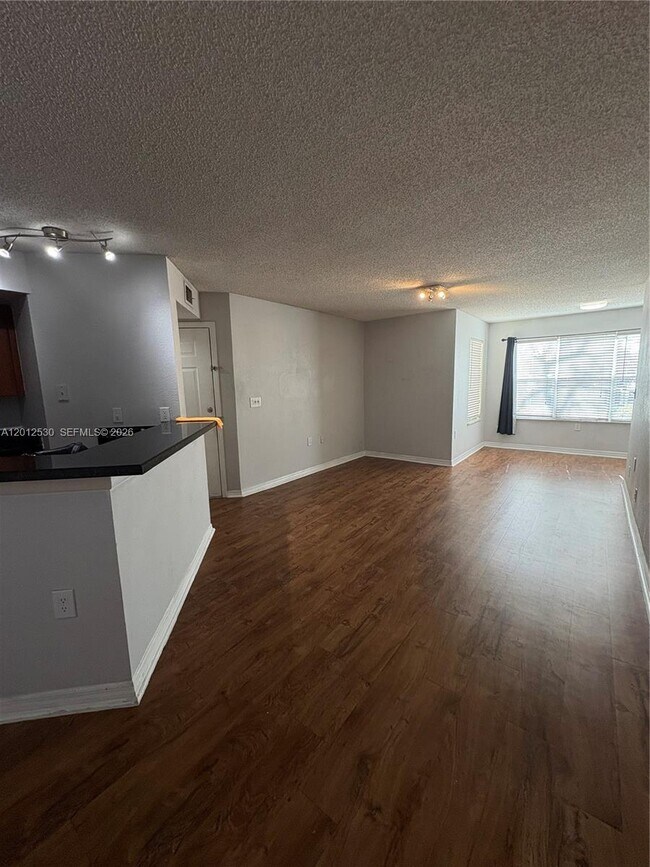 Building Photo - 701 Vista Isles Dr