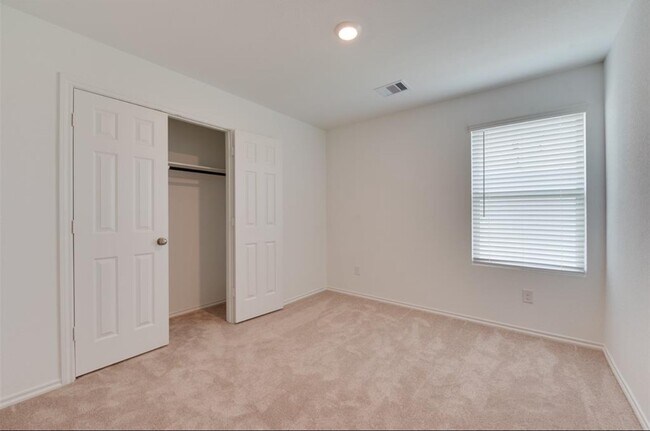 Building Photo - 11020 N Lake Mist Ln