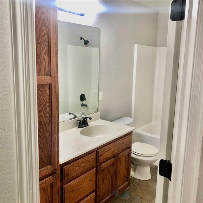 Building Photo - 233 Spring Creek Rd