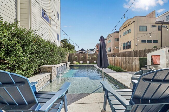 Building Photo - 1144 W 24th St