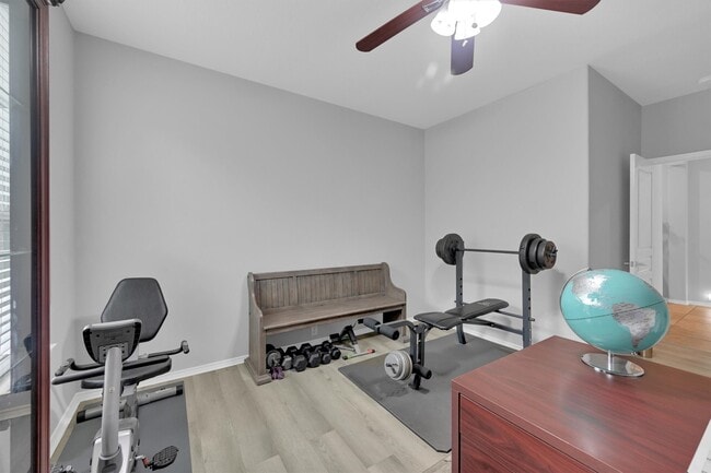 Building Photo - 8227 Clover Leaf Dr