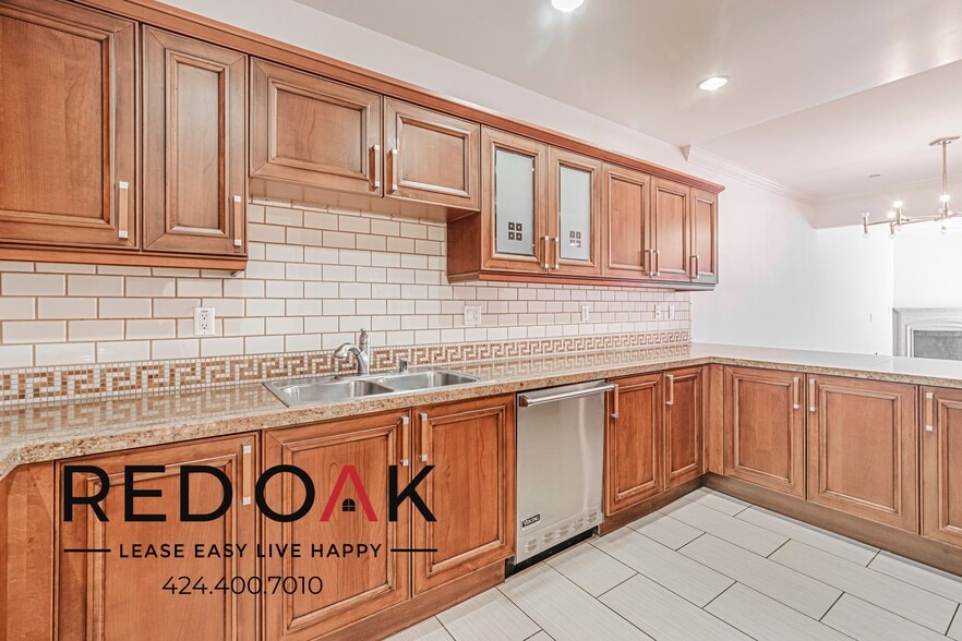 Building Photo - 11848 Kiowa Ave