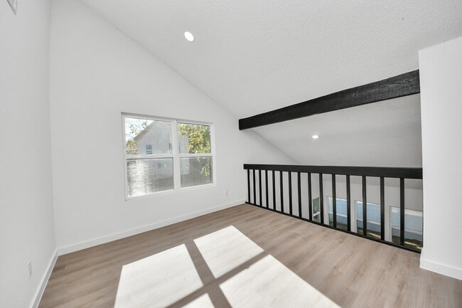 Building Photo - 2911 Meadowgrass Ln