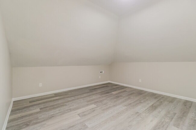 Building Photo - 701 Algerita Dr