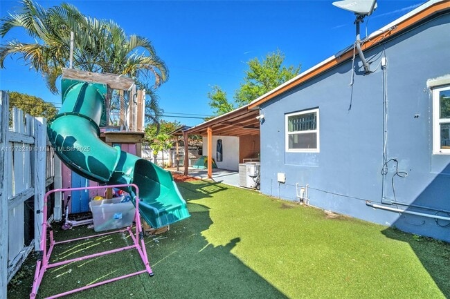 Building Photo - 7151 Taft St