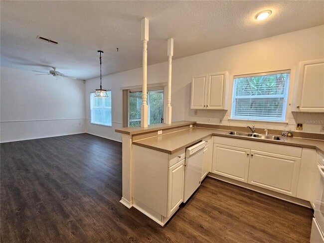 Building Photo - 16309 Fairford Palms Ct