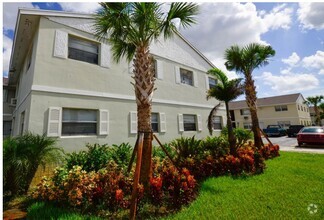 Building Photo - LARGE NEWLY RENOVATED APARTMENTS