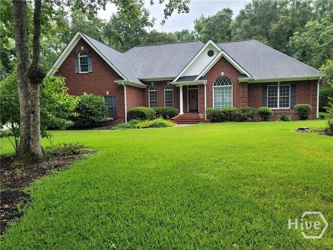 Primary Photo - 104 Red Bluff Run