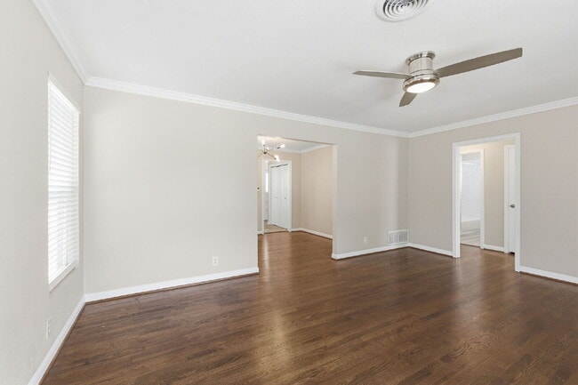 Building Photo - "Picture-perfect 2-1 with Updated Touches, a Cozy Backyard, and Prime Location near Downtown!"