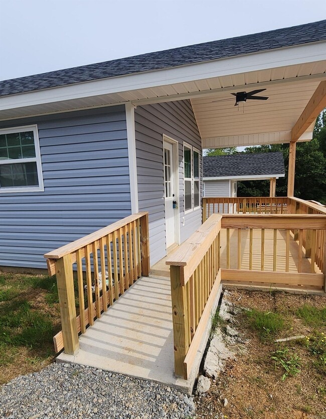 Building Photo - 5 Sara Ann Dr