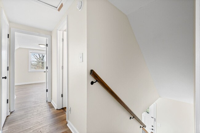 Building Photo - 564 Briarwood Dr