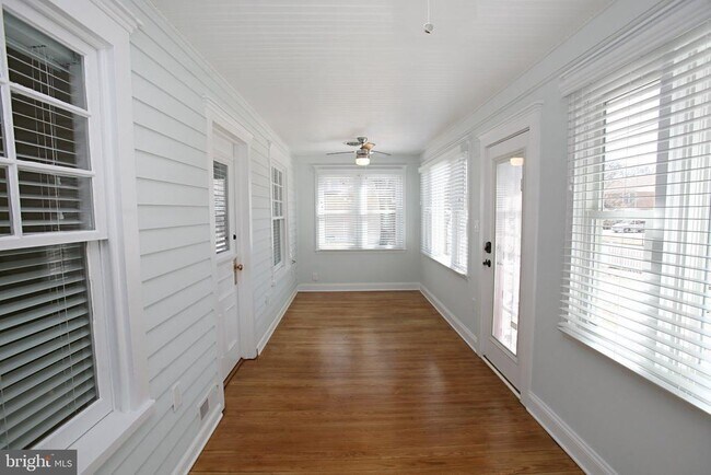 Building Photo - 412 W Ocean Heights Ave