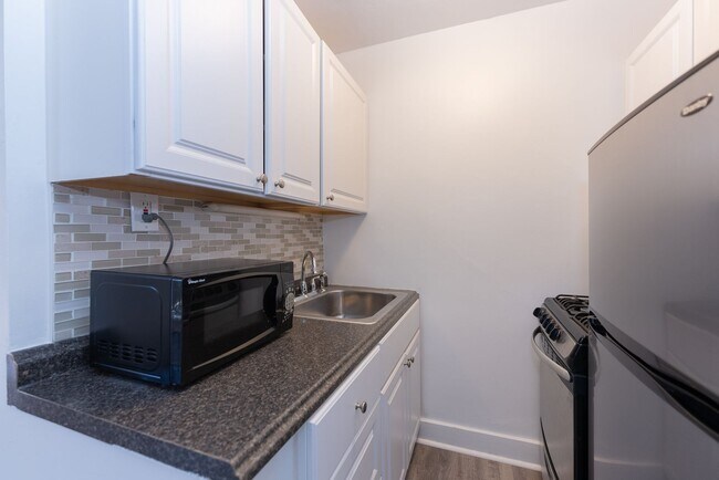 Building Photo - One Bedroom Micro Apartment S1 | Shadyside...