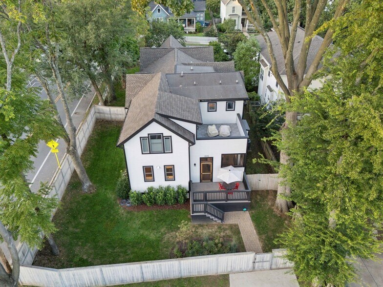 Building Photo - 2602 10th Ave S