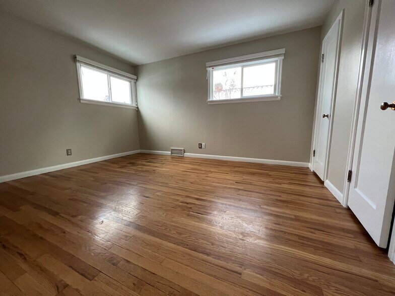 Building Photo - 411 S Coeur Dalene St