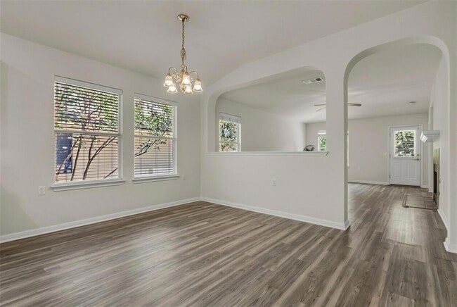 Building Photo - 5605 Bentsen Ln