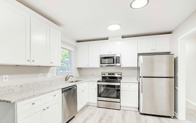 Building Photo - 1315 Clermont Rd