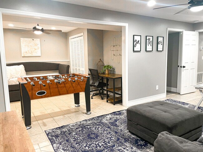 Building Photo - 11501-11505 5 Cedars Rd