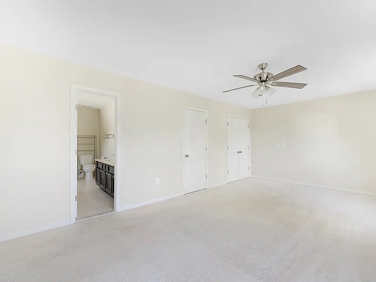 Building Photo - 6119 Oaklawn Ln