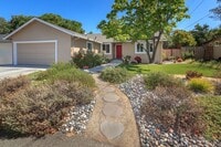 Building Photo - Come check out this lovely 3 bedroom 2 bat...