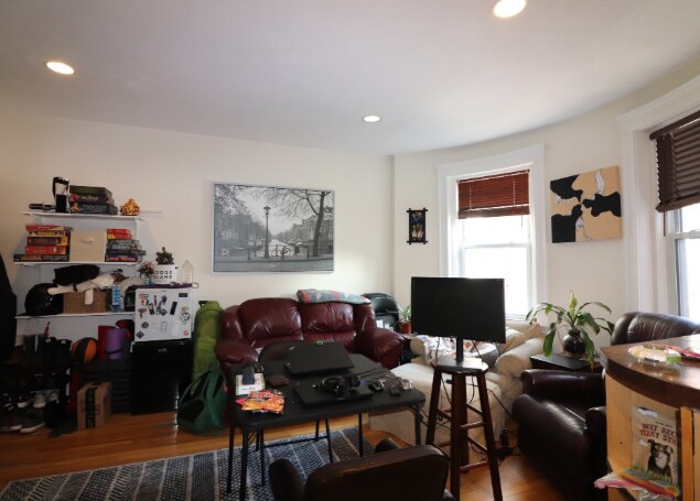 Building Photo - 71 Babcock St