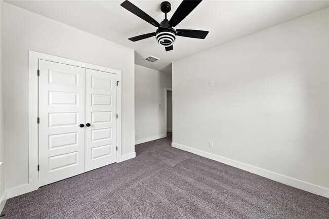 Building Photo - 5610 Kittridge St