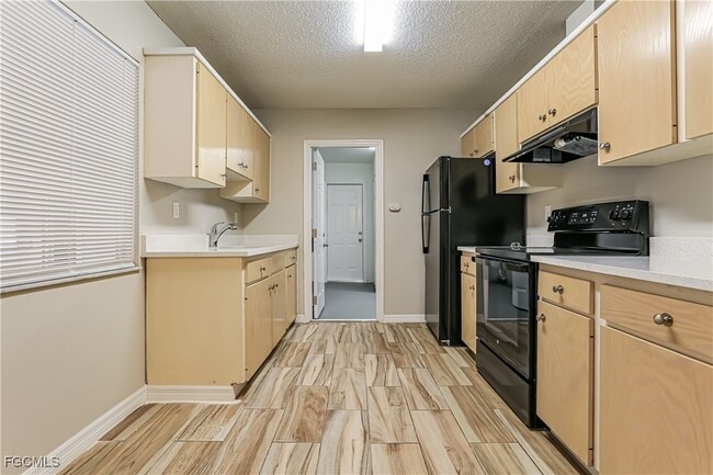 Building Photo - 6830 S Biscayne Dr
