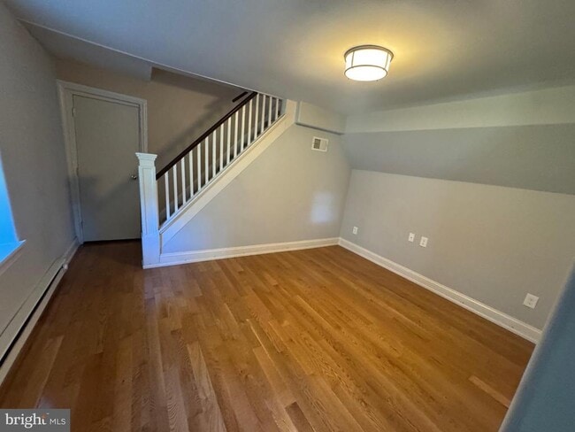 Building Photo - 317 W 4th Ave