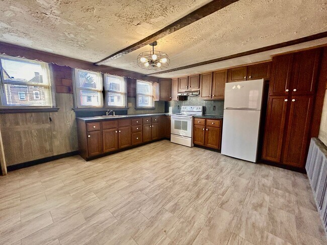 Building Photo - Lovely Two Bedroom Townhouse in Columbia W...