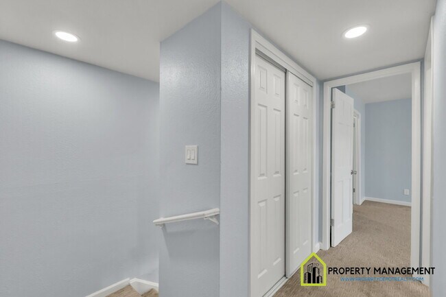 Building Photo - Charming 3-Bed Oasis with 2 Full Baths in Sacramento's Serene Pocket Neighborhood