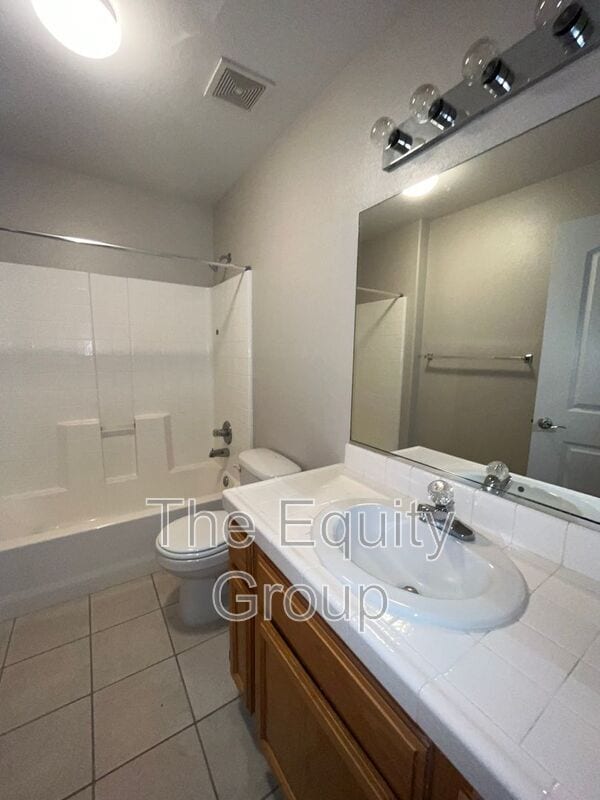 Building Photo - 2521 W Lark Ave