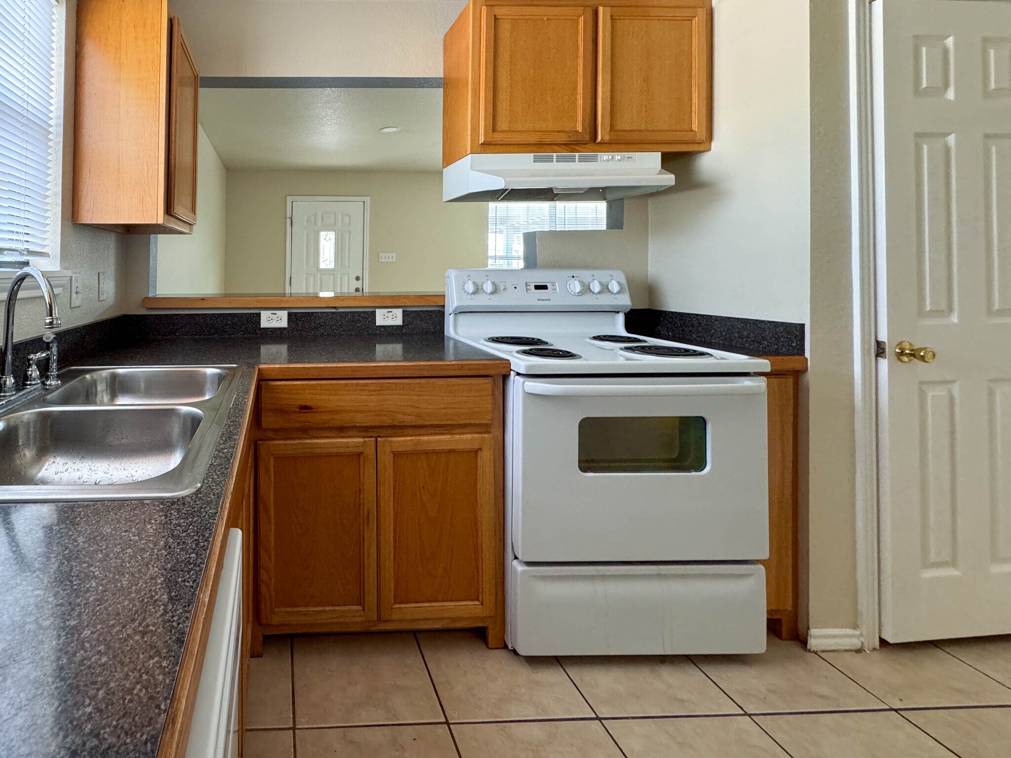 Building Photo - 120 Ramon Cardenas Dr