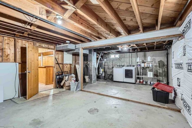 Building Photo - 1665 Lima St