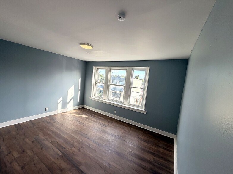 Building Photo - 5027 Germantown Ave