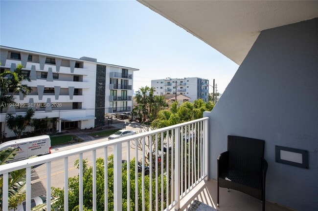 Building Photo - 1801 S Treasure Dr