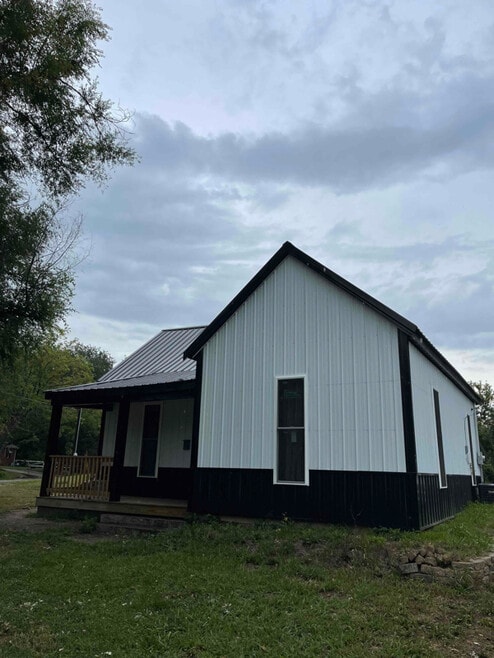 Building Photo - 200 Oaklawn St