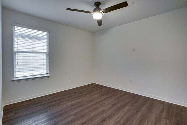 Building Photo - 403 Pentire Way