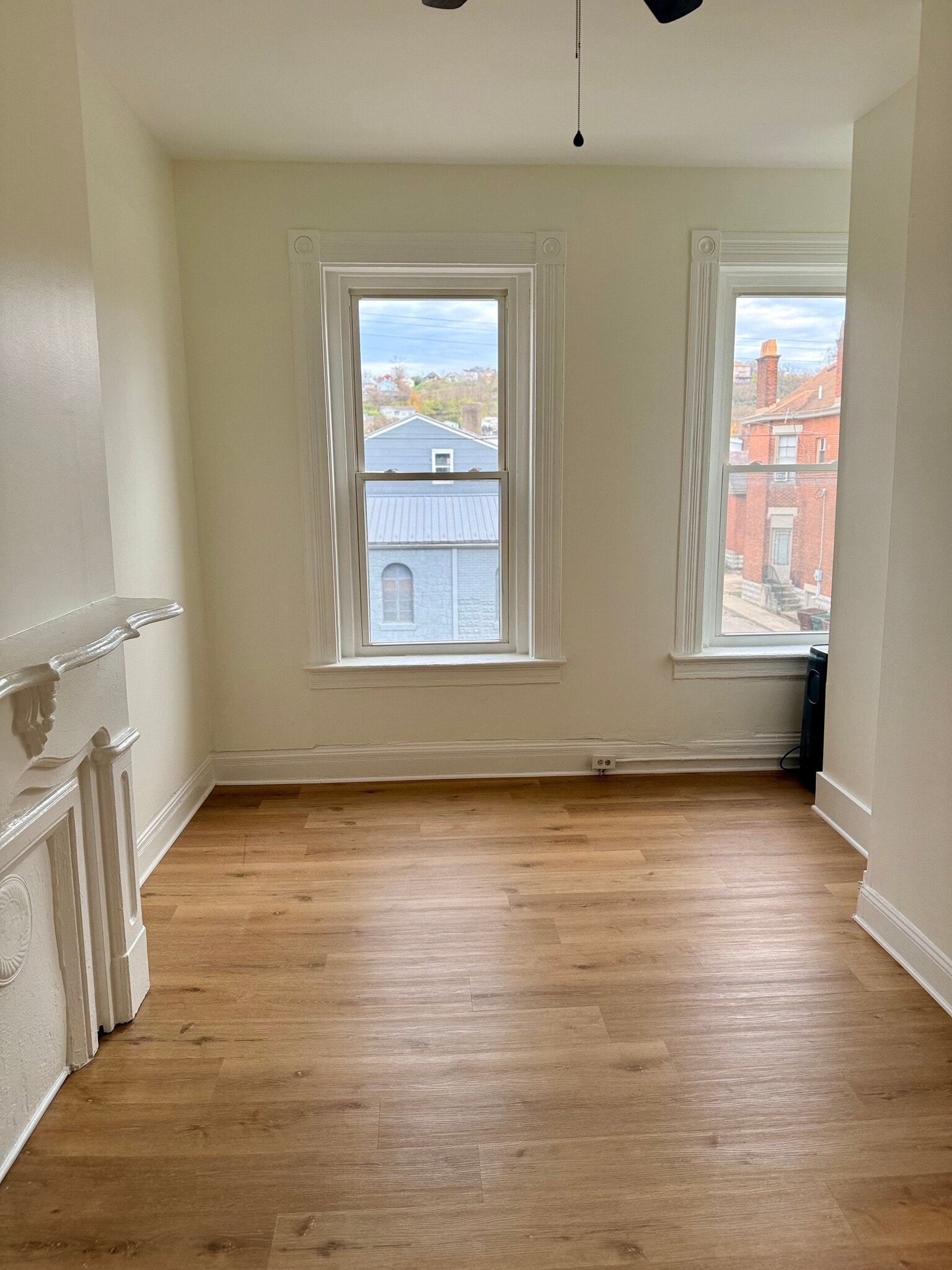 Building Photo - 217 W 11th St