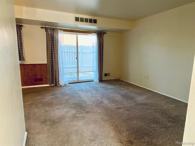 Building Photo - 15646 Dupage Blvd